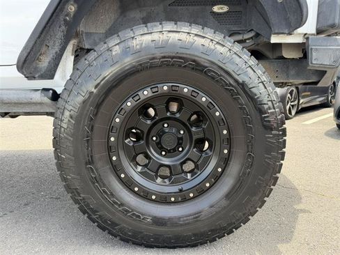 Used 2017 Jeep Wrangler Unlimited Rubicon w/ Connectivity Group AWD/4WD image 37