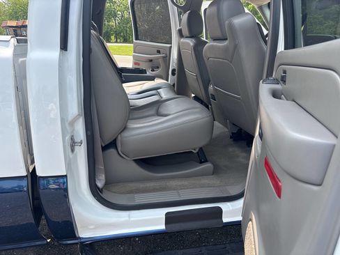 Used 2005 Chevrolet Silverado 2500 LT w/ Heavy-Duty Power Package image 26