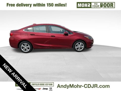 Used 2017 Chevrolet Cruze LT w/ Convenience Package image 5