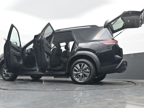 Used 2024 Nissan Pathfinder SV image 43