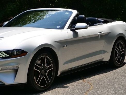 Used 2018 Ford Mustang GT Premium RWD image 34
