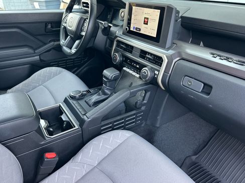 Used 2025 Toyota Tacoma SR5 AWD/4WD image 15