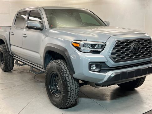Used 2021 Toyota Tacoma TRD Off-Road w/ Technology Package AWD/4WD image 8