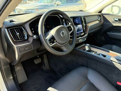 Used 2023 Volvo XC60 B5 Plus image 12