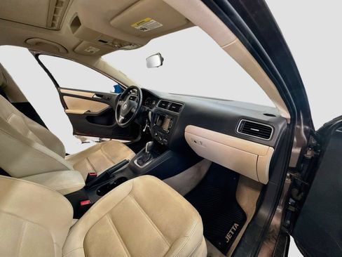 Used 2011 Volkswagen Jetta SE FWD image 29