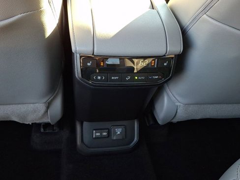 New 2026 Toyota Highlander Platinum image 10