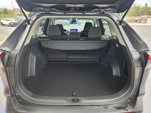 Used 2024 Toyota RAV4 XLE AWD/4WD image 7