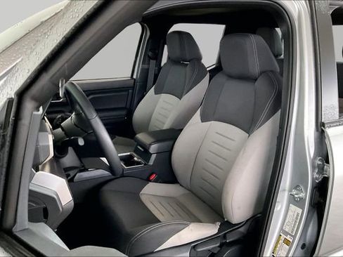 Used 2025 Toyota Tacoma TRD Sport image 15