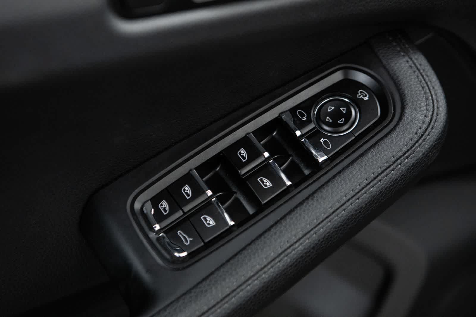 Certified 2024 Porsche Macan S AWD/4WD image 24