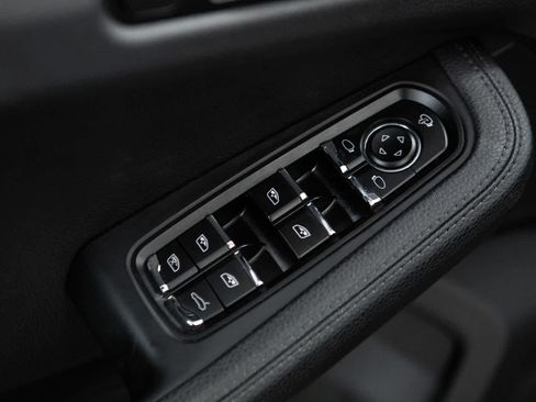 Used 2024 Porsche Macan S AWD/4WD image 24