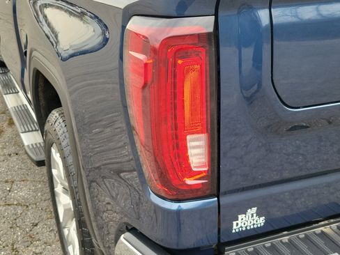 Used 2021 GMC Sierra 1500 SLT w/ SLT Premium Package AWD/4WD image 11
