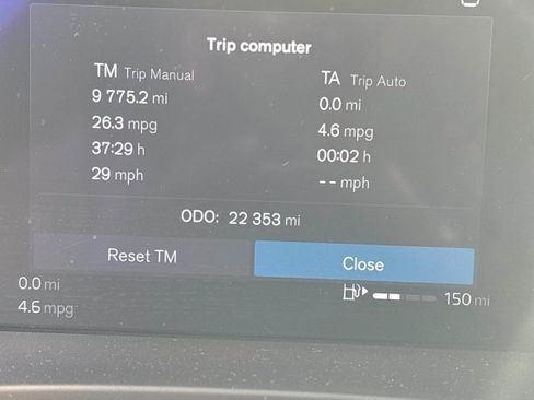 Used 2023 Volvo XC40 B5 Plus w/ Driver Assist Package image 9