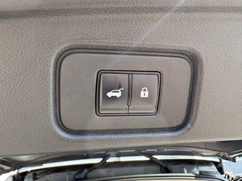 Used 2023 Nissan Pathfinder SL FWD image 36