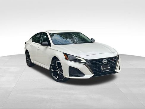 Certified 2025 Nissan Altima 2.5 SR FWD image 1