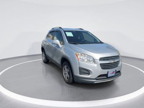 Used 2015 Chevrolet Trax LT image 2
