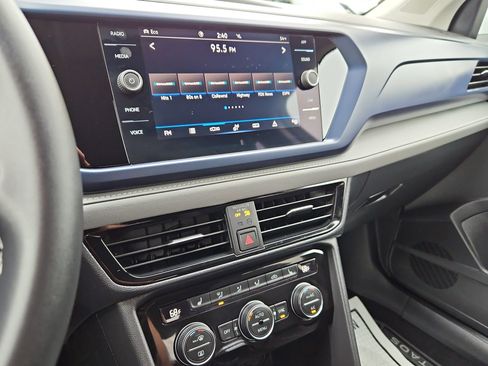 Used 2024 Volkswagen Taos SE image 18