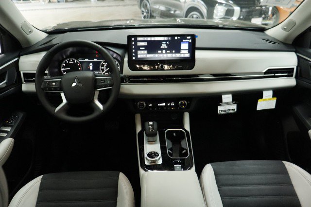 New 2026 Mitsubishi Outlander SE FWD image 19