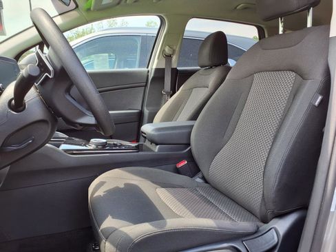 Certified 2023 Kia Sportage LX image 6