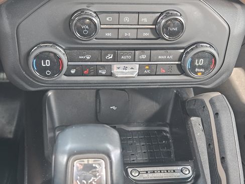 Used 2024 Ford Bronco Outer Banks AWD/4WD image 19