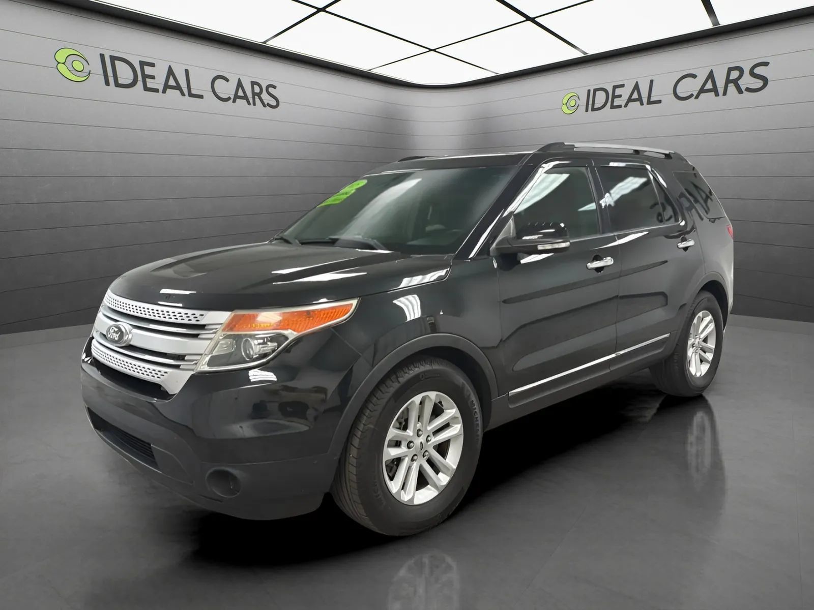 Used 2015 Ford Explorer XLT FWD image 1