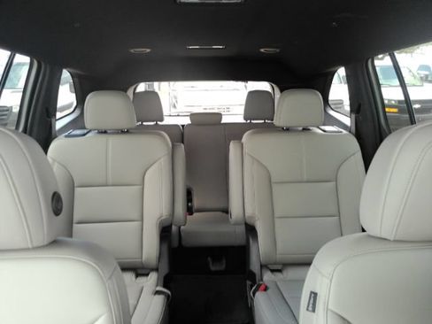 Used 2026 GMC Acadia Elevation w/ Elevation Premium Package FWD image 21