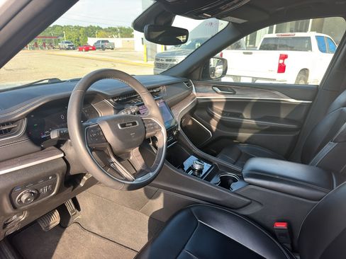 Used 2024 Jeep Grand Cherokee Limited 4xe AWD/4WD image 6