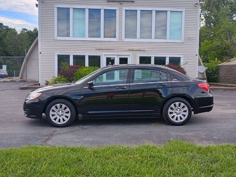 Used 2013 Chrysler 200 LX FWD image 2