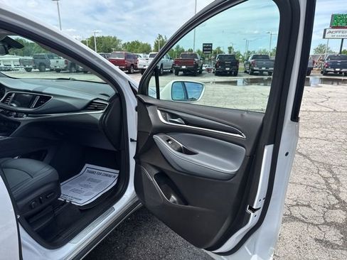 Used 2020 Buick Enclave Essence FWD image 7