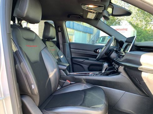 Used 2025 Jeep Compass Trailhawk image 35