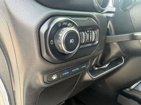 Used 2022 Jeep Wrangler Unlimited Sahara w/ Cold Weather Group AWD/4WD image 42