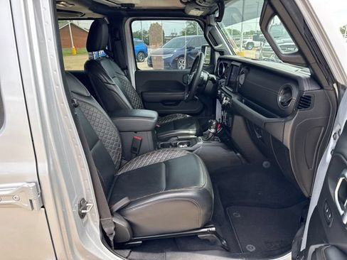 Used 2023 Jeep Wrangler Unlimited Sahara AWD/4WD image 26