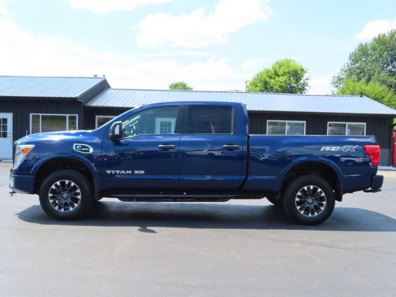 Used 2019 Nissan Titan PRO-4X w/ Pro-4x Convenience Package AWD/4WD image 3