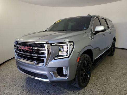 Used 2024 GMC Yukon XL SLT w/ SLT Premium Package AWD/4WD image 3