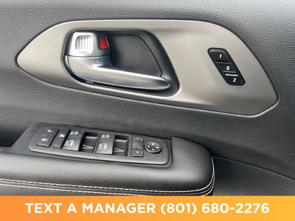New 2027 Chrysler Pacifica Select w/ Family Tech Group AWD/4WD image 11