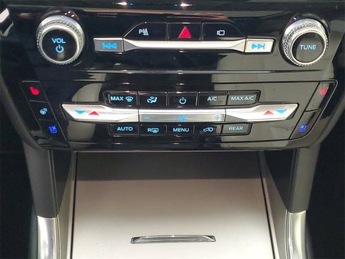 Used 2022 Ford Explorer Limited w/ Equipment Group 301A image 20