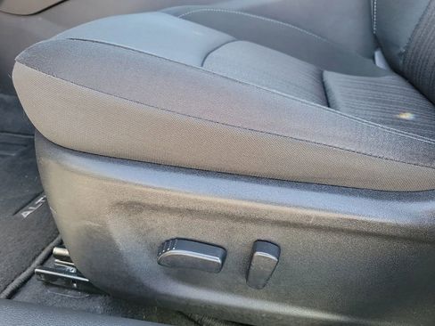 Used 2025 Nissan Altima 2.5 SV FWD image 12