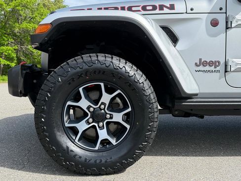 Used 2022 Jeep Wrangler Unlimited Rubicon w/ Dual Top Group AWD/4WD image 9