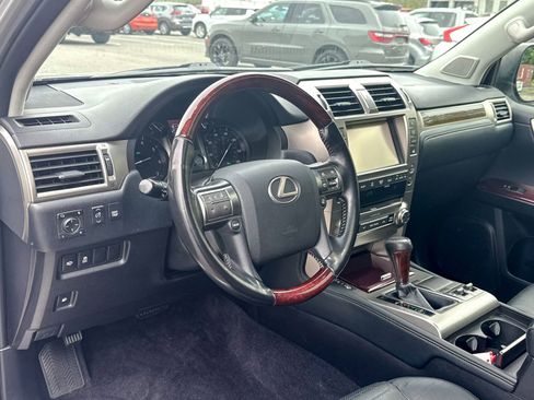 Used 2018 Lexus GX 460 Premium w/ Premium Package AWD/4WD image 17