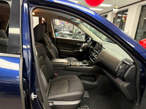 Used 2022 Nissan Pathfinder SV image 46