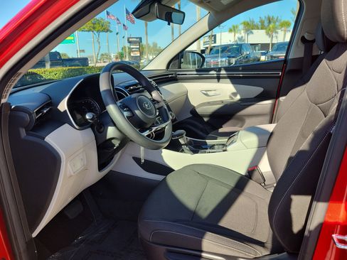 Used 2023 Hyundai Tucson SE image 11