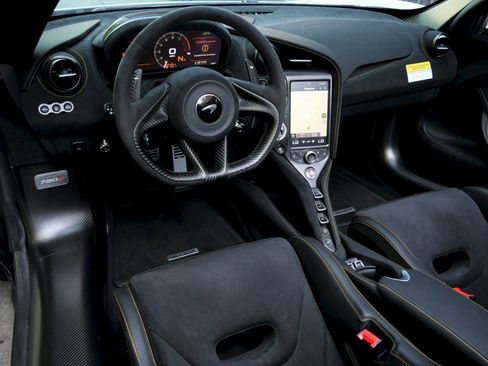 Used 2023 McLaren 720S Performance image 8