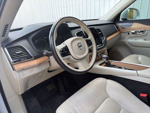 Used 2022 Volvo XC90 T6 Momentum w/ Advanced Package image 14