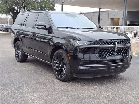 New 2025 Lincoln Navigator Reserve w/ Jet Appearance Package AWD/4WD image 3