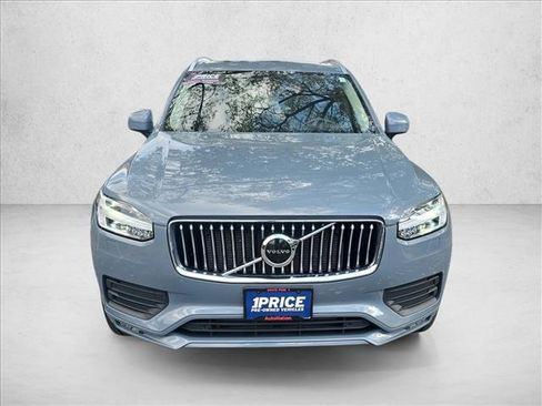 Used 2022 Volvo XC90 T5 Momentum w/ Climate Package image 2