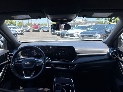 Used 2025 Chevrolet Equinox LT FWD image 34