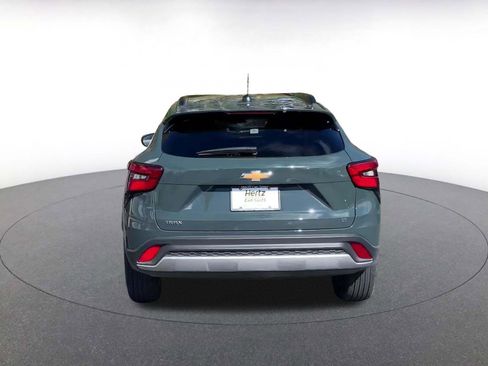 Used 2025 Chevrolet Trax LT image 12