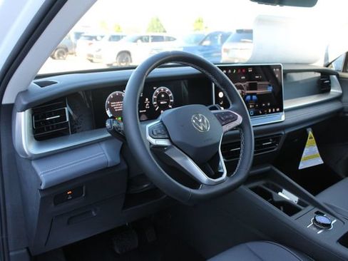 New 2026 Volkswagen Tiguan SE AWD/4WD image 2