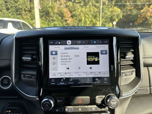 Used 2024 RAM 1500 Laramie RWD image 26