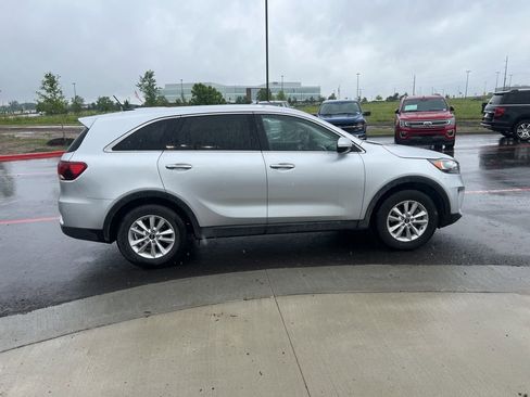 Used 2019 Kia Sorento L FWD image 10