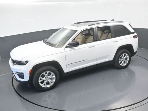 Used 2023 Jeep Grand Cherokee Limited image 51